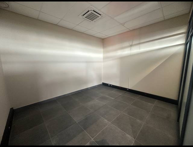 2,344M² WAREHOUSE FOR SALE IN JET PARK